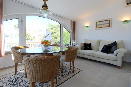 Villa Leon Inmo Cap Ras 52 B - 10170