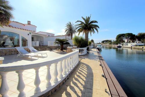 Villa Leon Inmo Cap Ras 52 B - 10170