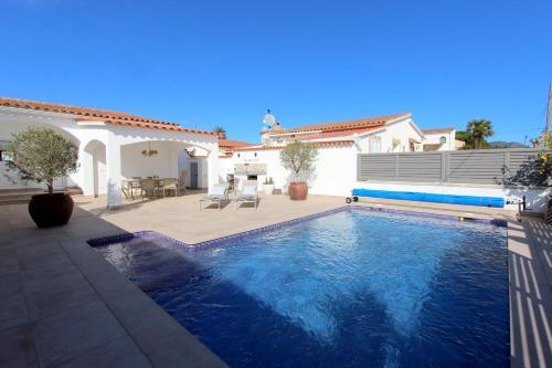 Villa Leon Inmo Cap Ras 52 B - 10170