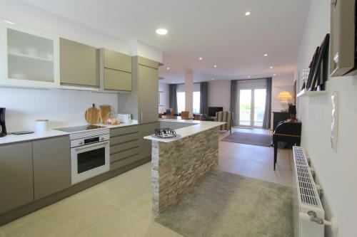 Villa Leon Inmo Cap Ras 52 B - 10170