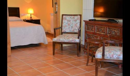 La Seu D'urgell Villa Sleeps 2 With Pool And Air Con