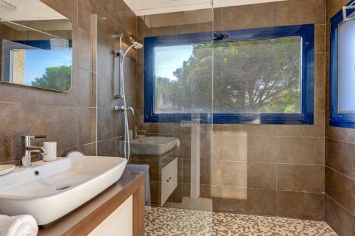 Tamariu Villa Sleeps 8 With Pool