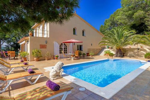 Tamariu Villa Sleeps 6 With Pool