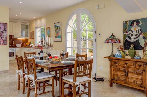Tamariu Villa Sleeps 6 With Pool