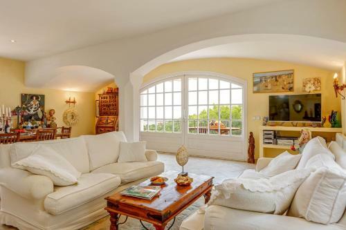 Tamariu Villa Sleeps 6 With Pool