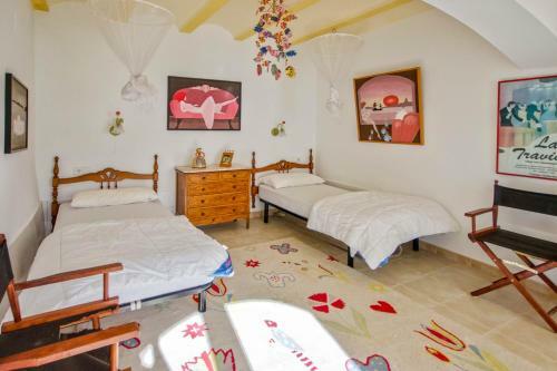 Tamariu Villa Sleeps 6 With Pool