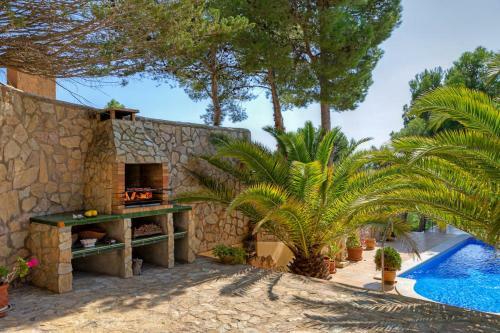 Tamariu Villa Sleeps 6 With Pool