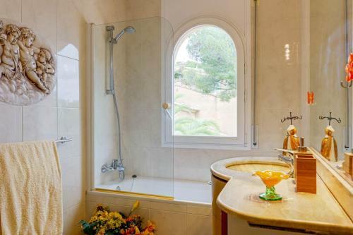Tamariu Villa Sleeps 6 With Pool