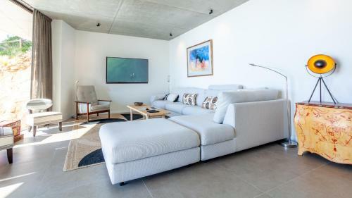Aiguablava Holiday Home Sleeps 11 With Pool And Air Con