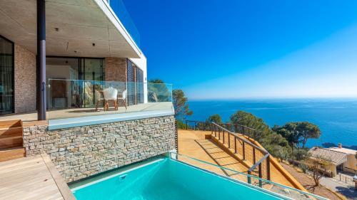 Aiguablava Holiday Home Sleeps 11 With Pool And Air Con