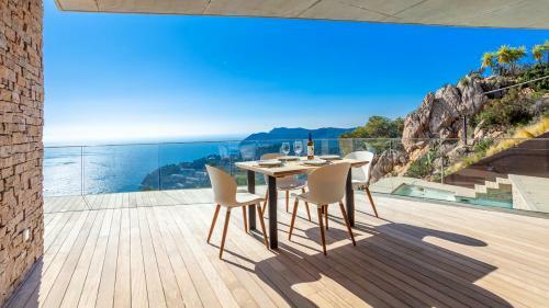Aiguablava Holiday Home Sleeps 11 With Pool And Air Con