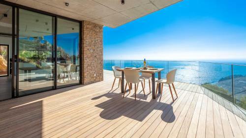 Aiguablava Holiday Home Sleeps 11 With Pool And Air Con