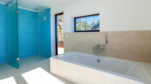 Aiguablava Holiday Home Sleeps 11 With Pool And Air Con