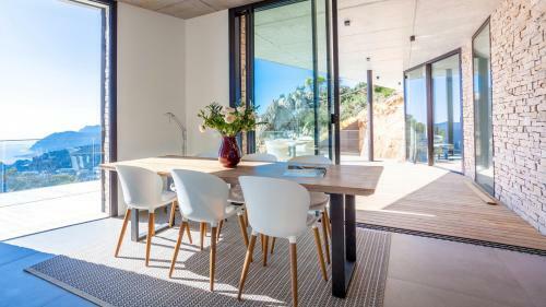 Aiguablava Holiday Home Sleeps 11 With Pool And Air Con