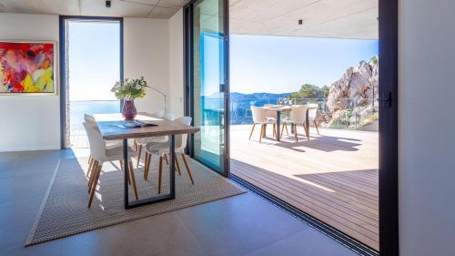 Aiguablava Holiday Home Sleeps 11 With Pool And Air Con