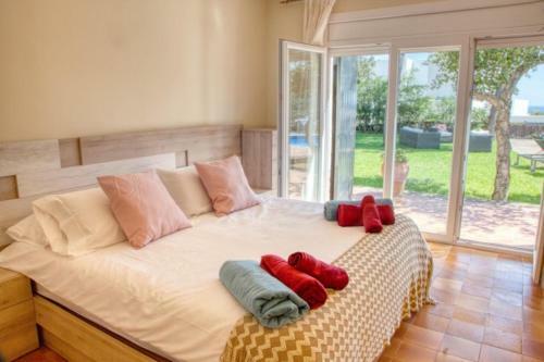 Villa In Tamariu Sleeps 8 Includes Swimming Pool
