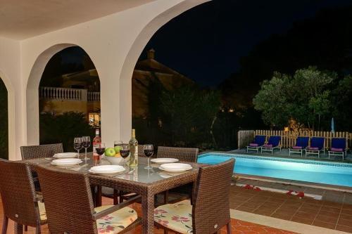 Cala Galdana Villa Sleeps 8 With Pool Air Con And Wifi