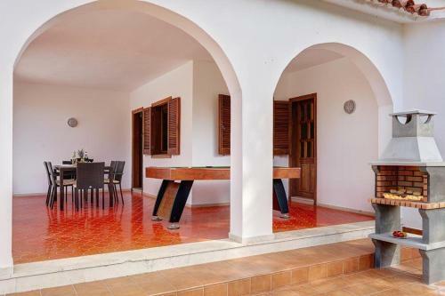 Cala Galdana Villa Sleeps 8 With Pool Air Con And Wifi