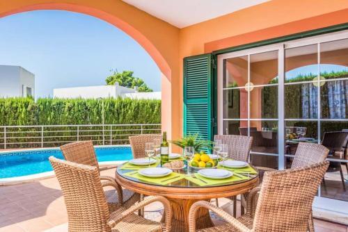 Cala Galdana Villa Sleeps 6 With Pool Air Con And Wifi