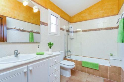 Cala Galdana Villa Sleeps 6 With Pool Air Con And Wifi