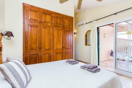 Cala Galdana Villa Sleeps 6 With Pool Air Con And Wifi