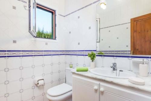 Cala Galdana Villa Sleeps 6 With Pool Air Con And Wifi