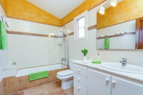 Cala Galdana Villa Sleeps 6 With Pool Air Con And Wifi
