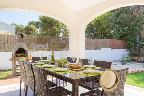 Cala Galdana Villa Sleeps 8 With Pool Air Con And Wifi
