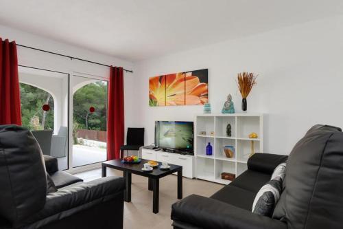 Cala Galdana Villa Sleeps 8 With Pool Air Con And Wifi