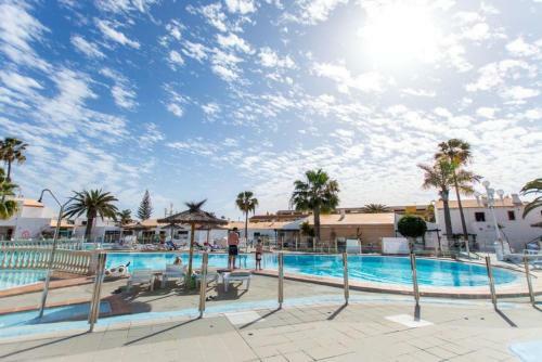 Caleta Contemporary Boho Apartment - Wifi, Private Balcony & Pool