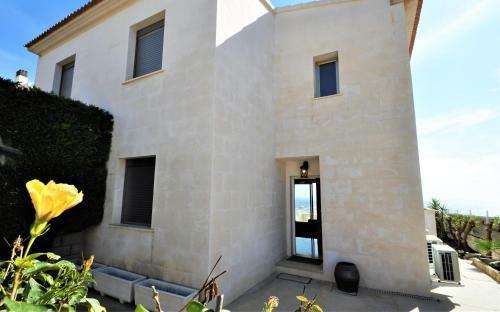 Villa Casa Cabrera- En Primera Linea de Mar- Cala Pi-