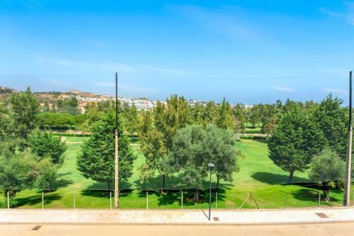 Lets In The Sun - Navigolf Apartment