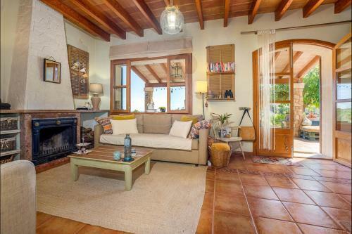 Son Macia Villa Sleeps 6 With Pool And Air Con