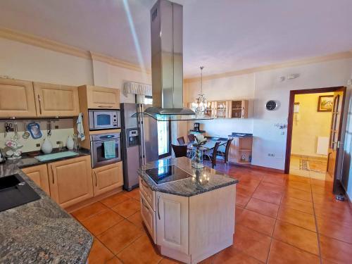 Calla de Mijas Villa Sleeps 10 With Pool Air Con And Wifi