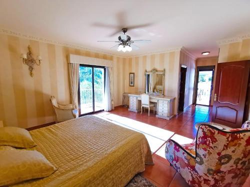 Calla de Mijas Villa Sleeps 10 With Pool Air Con And Wifi