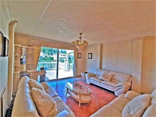 Calla de Mijas Villa Sleeps 10 With Pool Air Con And Wifi