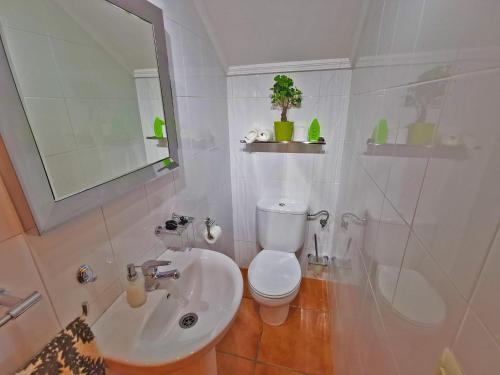 Calla de Mijas Villa Sleeps 10 With Pool Air Con And Wifi