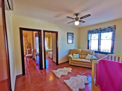 Calla de Mijas Villa Sleeps 10 With Pool Air Con And Wifi