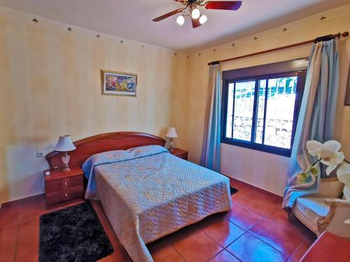 Calla de Mijas Villa Sleeps 10 With Pool Air Con And Wifi