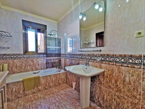 Calla de Mijas Villa Sleeps 10 With Pool Air Con And Wifi