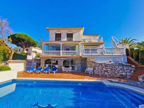 Calla de Mijas Villa Sleeps 10 With Pool Air Con And Wifi
