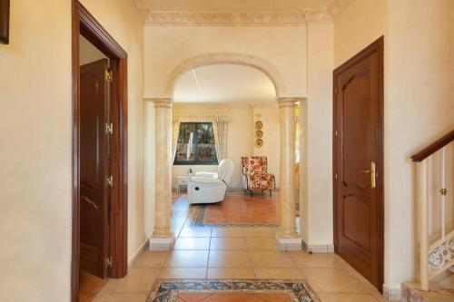 Calla de Mijas Villa Sleeps 10 With Pool Air Con And Wifi