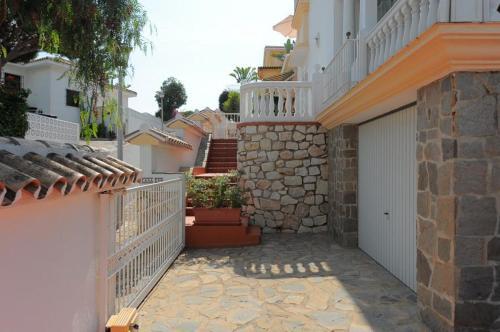 Calla de Mijas Villa Sleeps 10 With Pool Air Con And Wifi