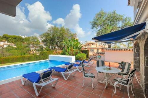 Calla de Mijas Villa Sleeps 10 With Pool Air Con And Wifi
