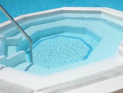 Apartment With Jacuzzi And Pool Access