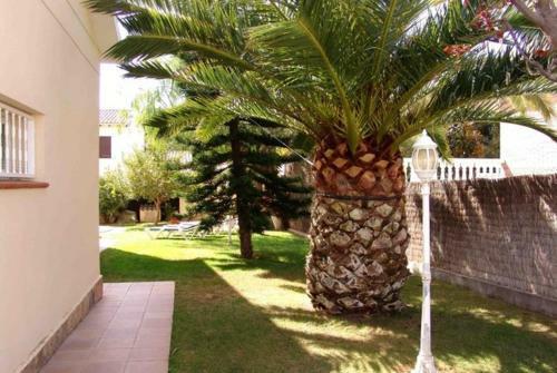 Coma-ruga Villa Sleeps 8 Pool
