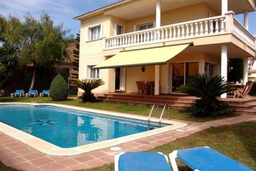 Coma-ruga Villa Sleeps 8 Pool