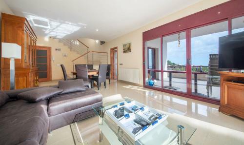 R115 Villa Pinell Panoramic