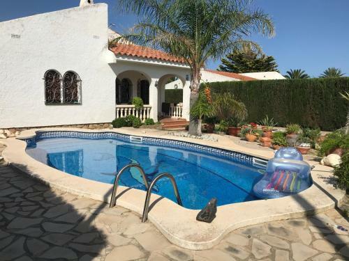 Meddays Villa Loles