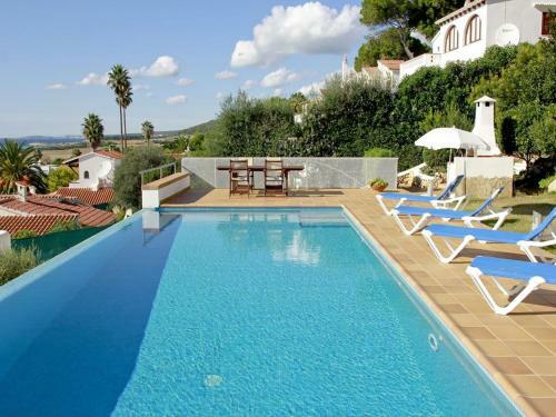 Casa Magdalena - Classic Style Three Bedroom Villa - Close To Beach